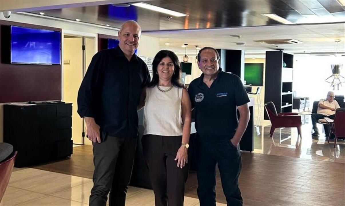 Aurélio Andriolo Neto, diretor de Operações do Transamérica, Luciana Marotta Guimarães, gerente Regional de Vendas do Transamérica, e Cézar de Aveiro, da diretoria da Avirrp
