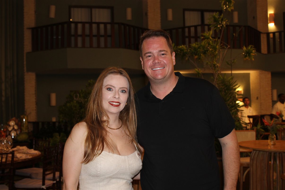 P&acirc;mella Coelho, do Solar e Viv&aacute;, e Alex Belini, da Belini Viagens 