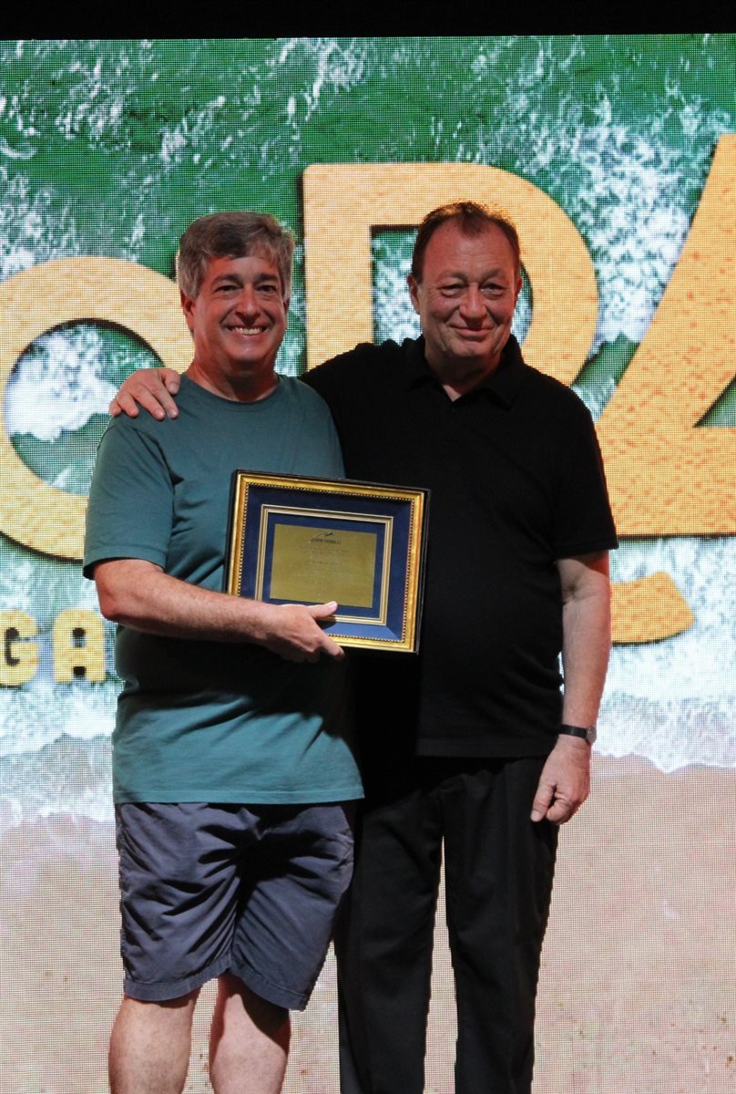 Otaviano Maroja, do Solar e Viv&aacute;, e Juan Toselli, da Juan Toselli International Tours, que homenageou os 40 anos do Solar