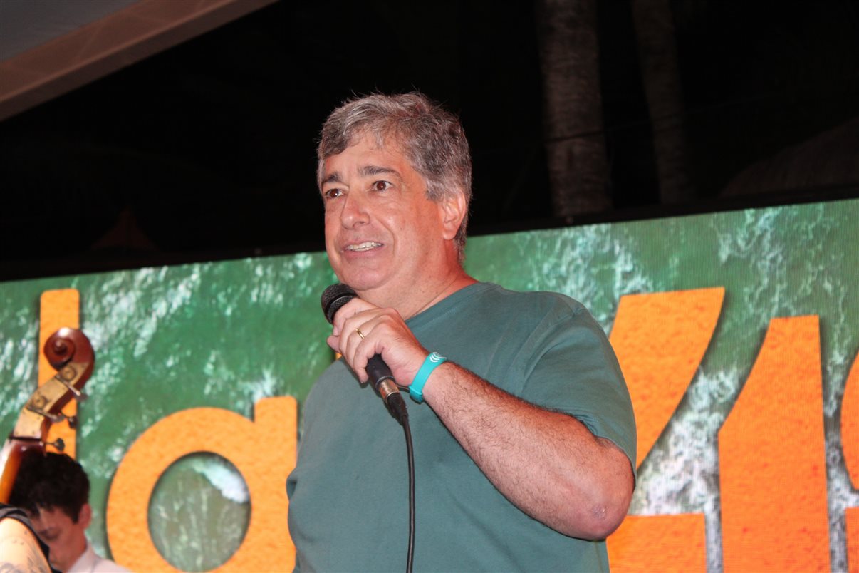 Otaviano Maroja, diretor comercial do Solar Porto de Galinhas, agradece aos convidados e parceiros