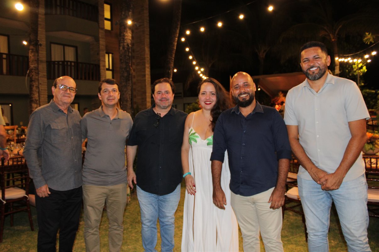 Ulisses &Aacute;vila, da AHPG, Pedro Santana e Pedro Peixoto, da Prefeitura de Ipojuca, Brenda Silveira, do Porto de Galinhas CVB, e Deomaci Ramos e Deri Costa, da Prefeitura do Ipojuca 