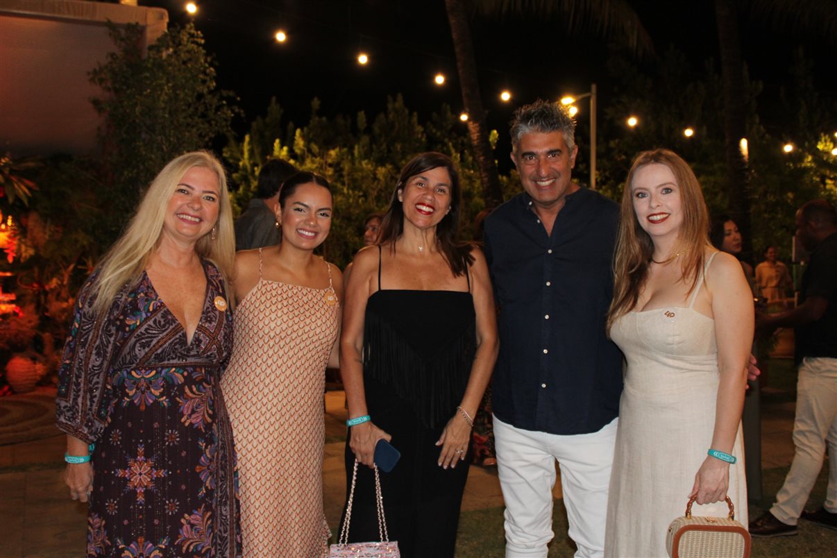 Leila Dantas e Katerina Ferreira, do Solar e Viv&aacute;, Lara Siqueira, da Journeys, Rodrigo Rosales, da Hiperviajes, e P&acirc;mella Coelho, do Solar e Viv&aacute;