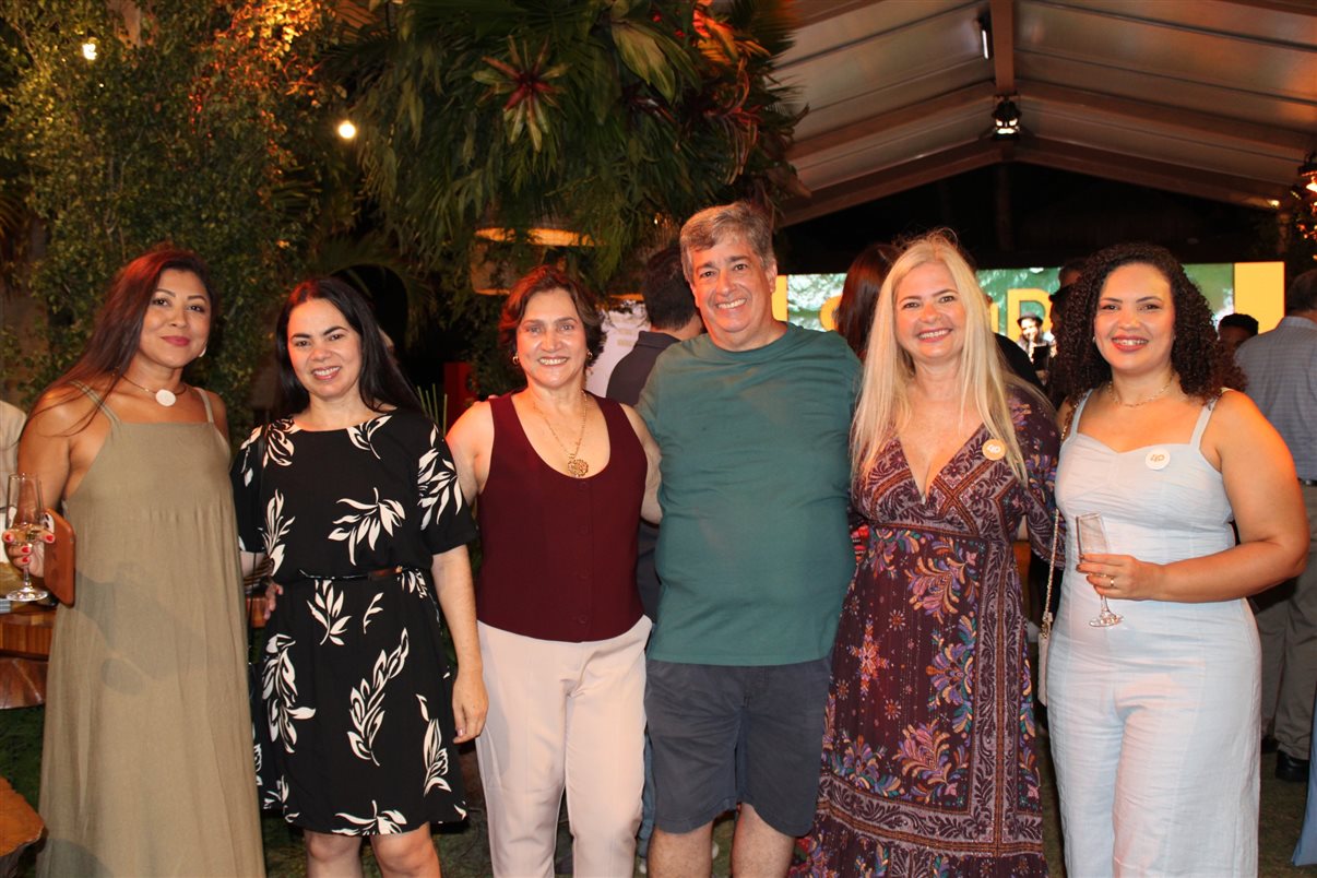 Giane Silva, F&aacute;tima Silva, Sandra Alecrim, Otaviano Maroja, Leila Dantas e Ayrllis Ara&uacute;jo, do Viv&aacute; e Solar