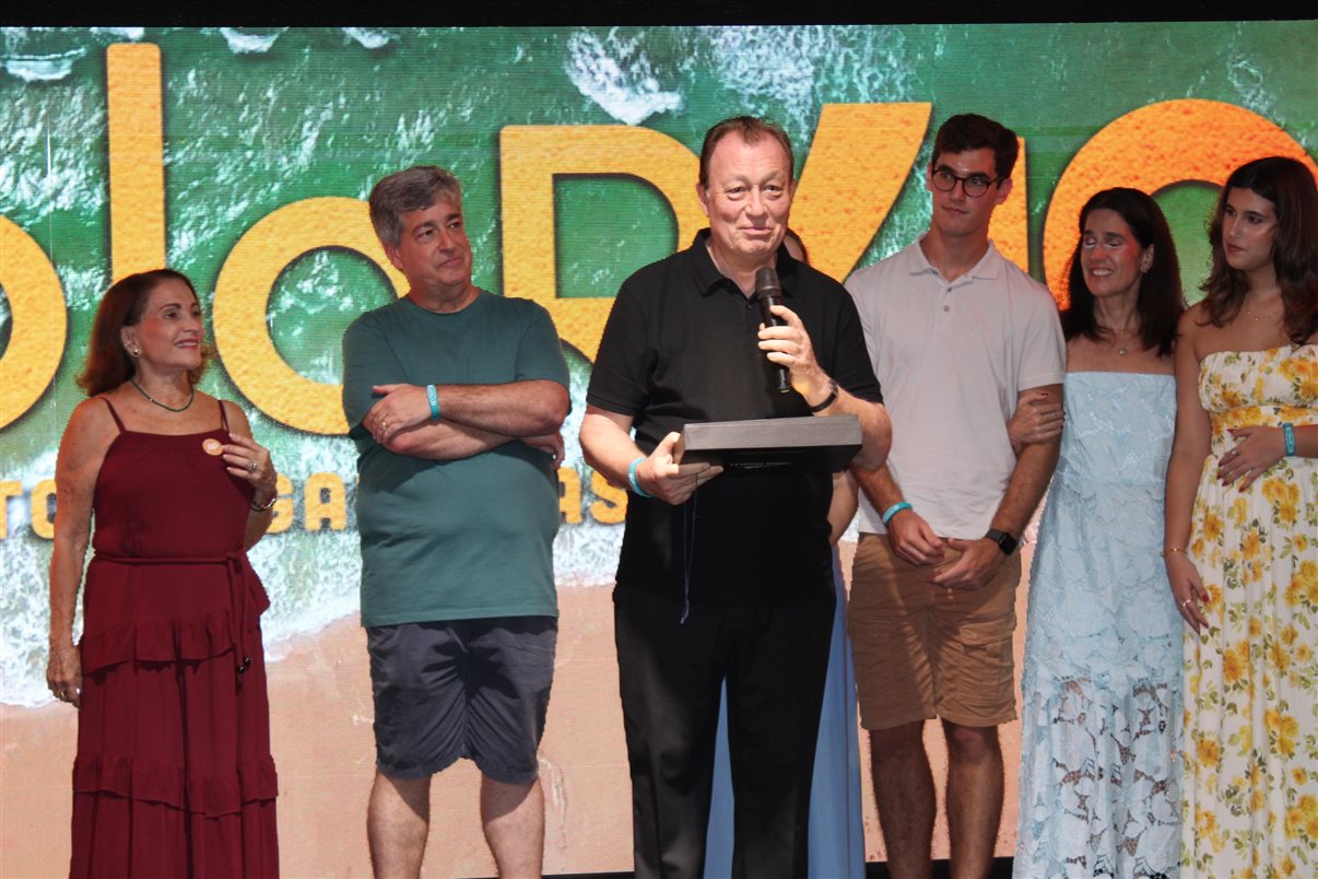 Juan Toselli, da Juan Toselli International Tours, homenageou o Solar Porto de Galinhas