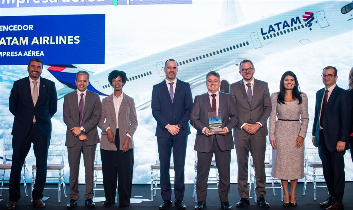 Cerimônia foi realizada na última terça-feira (24), em Brasília (DF), reunindo representantes do setor aéreo e autoridades públicas