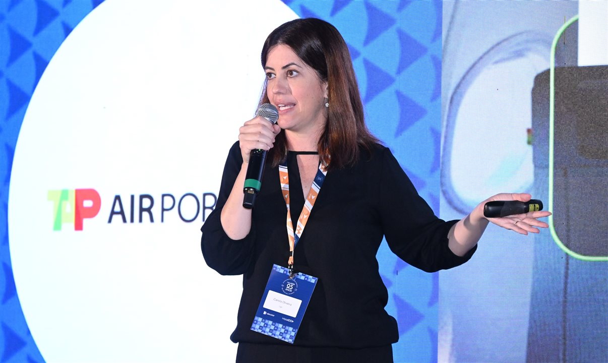 Camila Oliveira, da Tap