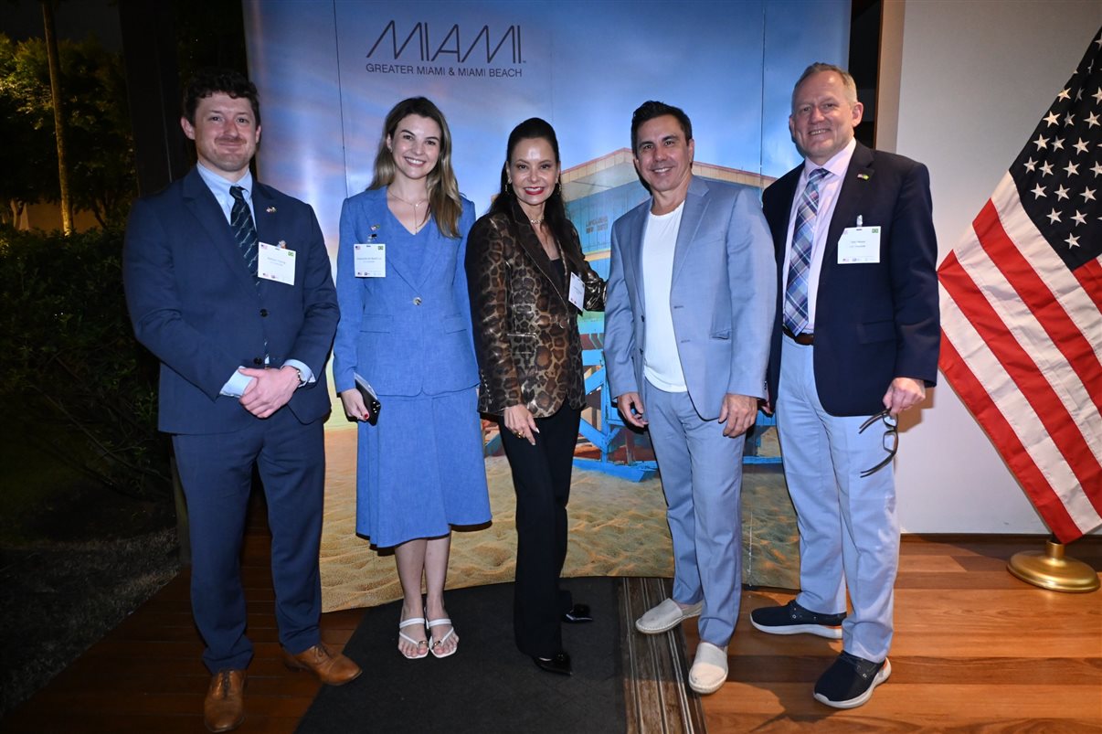 Carolyn Corrigan, do Turismo de Miami, entre Nathan Traurig, Emanuelle de Nadal, Kevin T. Murakami e Dean Matlack, do Consulado dos Estados Unidos