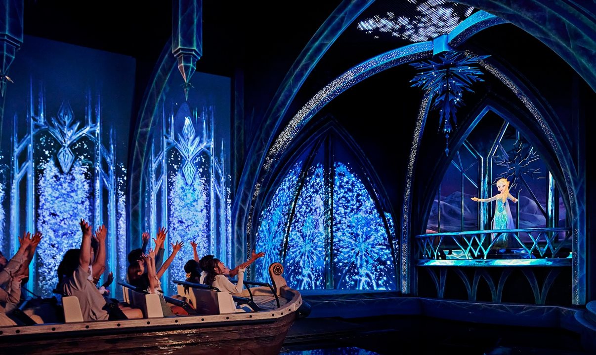 Frozen Ever After, passeio de barco que percorre momentos marcantes do filme