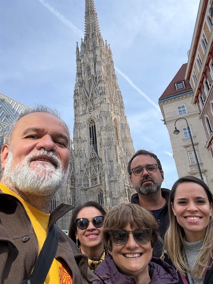 Artur Luiz Andrade, da PANROTAS, Erika Aguilar, da R11, Marcia Galv&atilde;o, da AmaWaterways, Cust&oacute;dio Jr., da Kangaroo, e Lilian Meireles, da R11