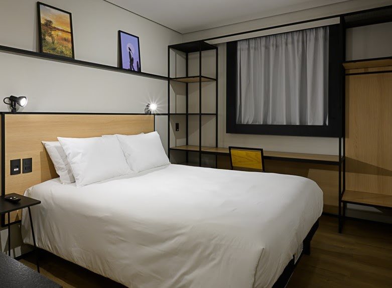 Unidade conta com 120 apartamentos distribuídos em cinco andares, além de restaurante e academia