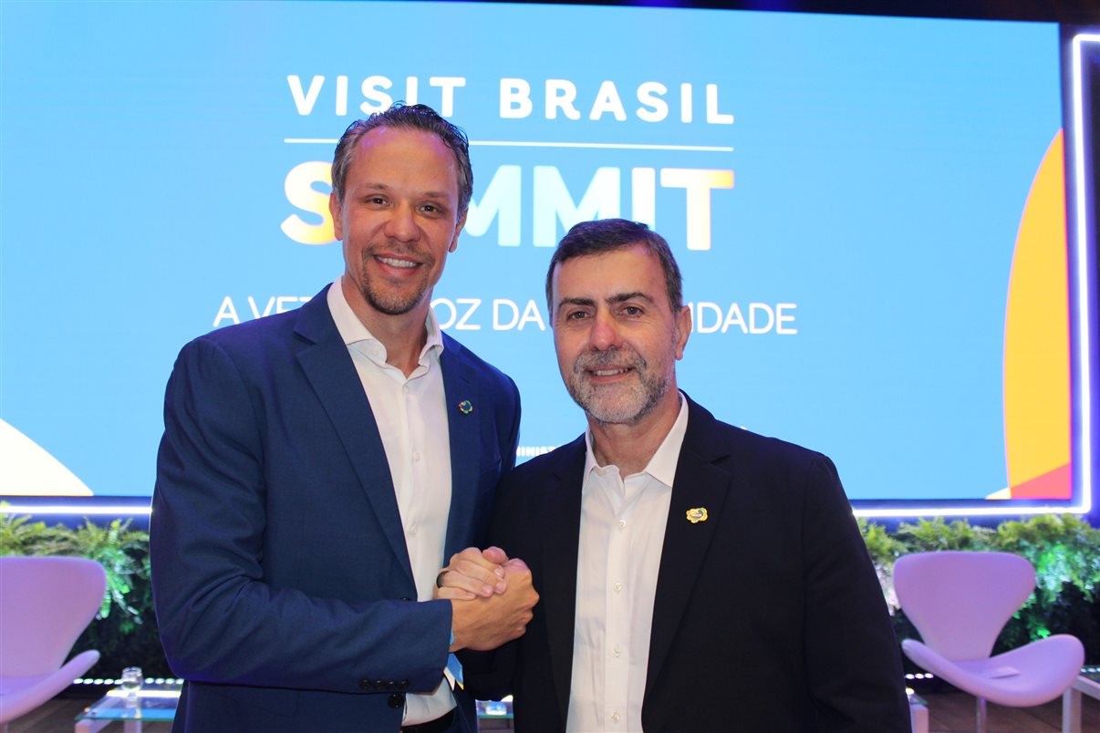 Bruno Reis, novo presidente da Embratur, e Marcelo Freixo, que deixa o cargo após três anos