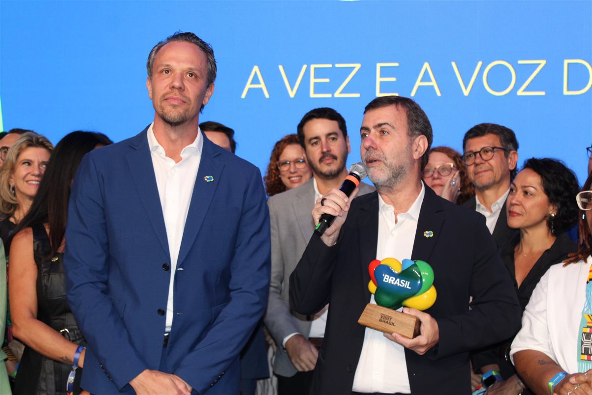 Bruno Reis, novo presidente da Embratur, e Marcelo Freixo, agora ex-presidente da Embratur