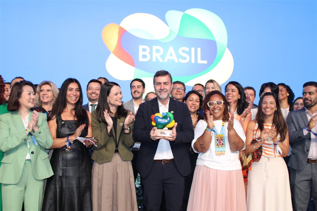 Marcelo Freixo foi homenageado ao fim de seu mandato na Embratur