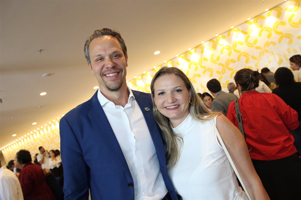 Bruno Reis, da Embratur, e Cinthia Marques, da ONU Turismo