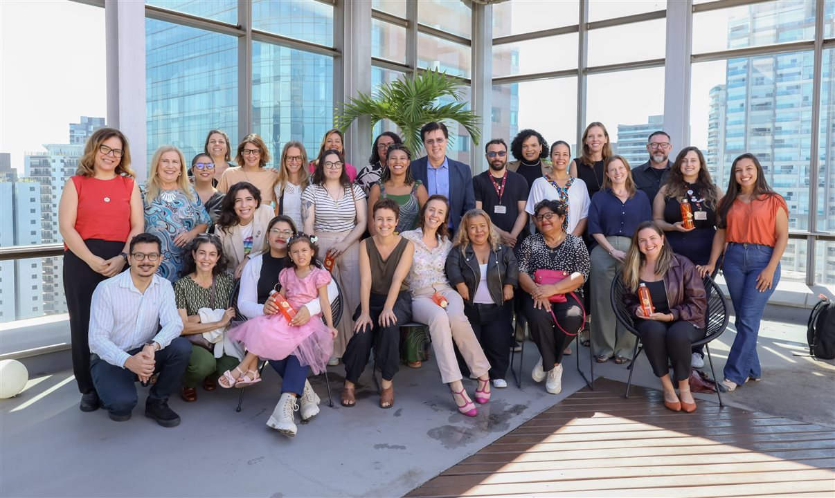 Convidados e organizadores reunidos na 11ª edição de lançamento do Empoderando Refugiadas, realizada na sede da Accor, em São Paulo