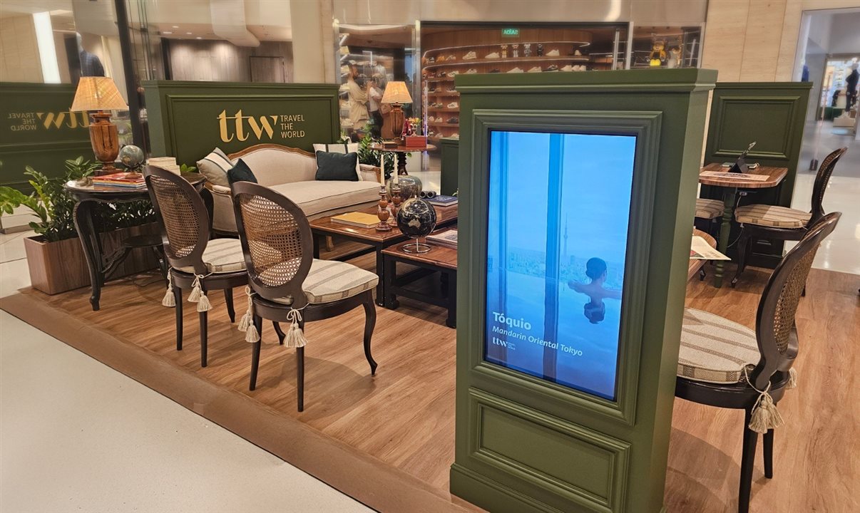 Lounge Travel The World