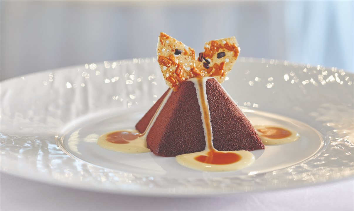 Por meio da nova parceria de treinamento, mais de 200 chefs confeiteiros e padeiros da Oceania Cruises concluirão o programa de três anos