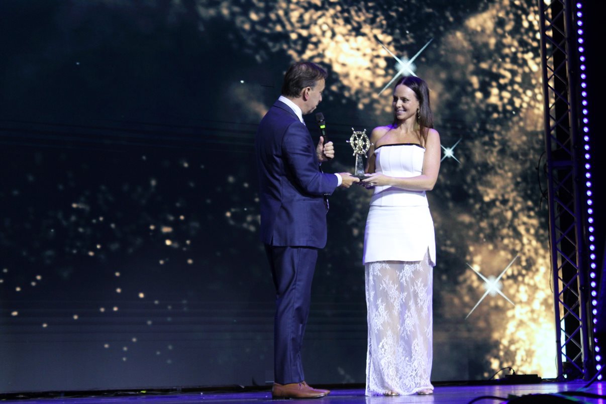 Juliana Tedesco, filha de Julio Tedesco, recebe homenagem de Adrian Ursilli