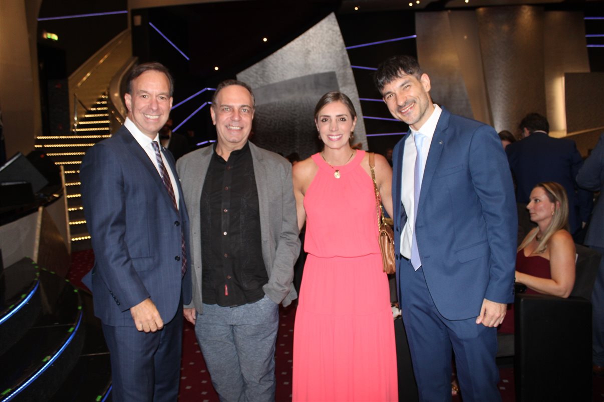 Orlando Palhares e Paula Rorato, da CVC Corp, entre Adrian Ursilli e Ignacio Palacios, da MSC Cruzeiros
