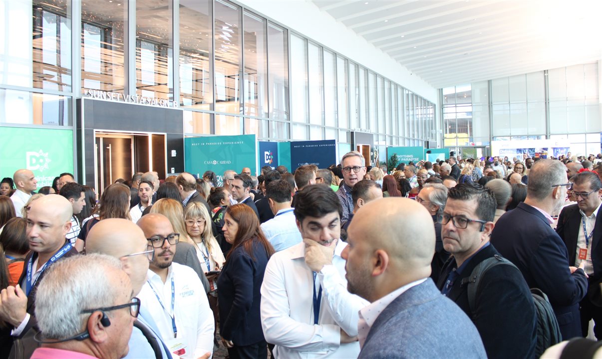 Público na entrada do Trade Show da República Dominicana
