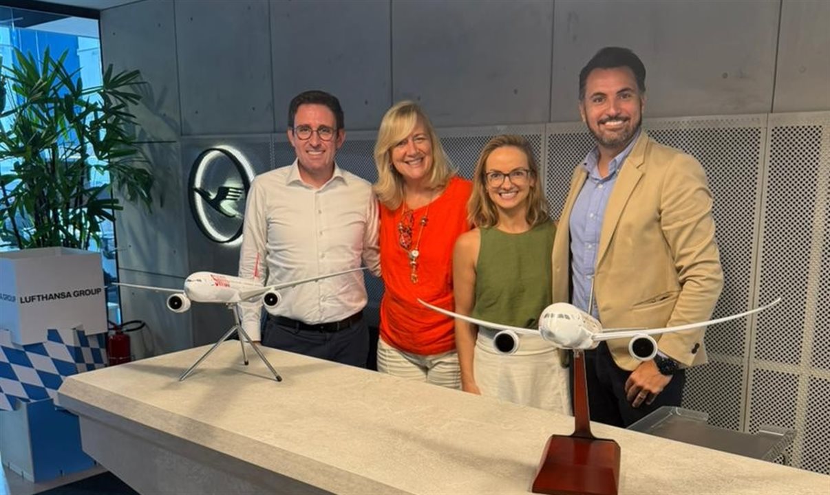 Annette Taeuber e Katrin Dalibor, do Lufthansa Group, entre Fábio Camargo e Tiago Grandizoli, do Terminal BTG Pactual