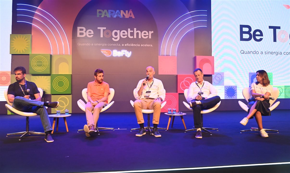 Vitor Megale, da BeFly, Danillo Barbizan, da Gol, Luciano Cardoso, da Iberia/BA, Ricardo Oliveira, da Delta, e Bianca Schimpl, da Latam