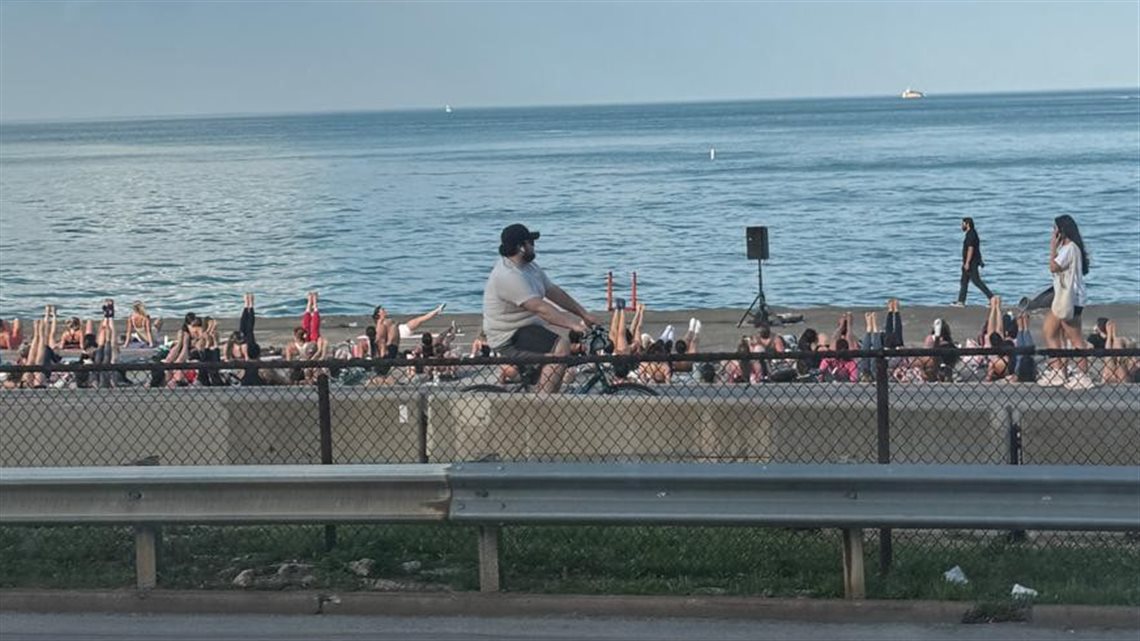 A praia no ver&atilde;o &eacute; mesmo &agrave; beira do lago - e &eacute; um sucesso