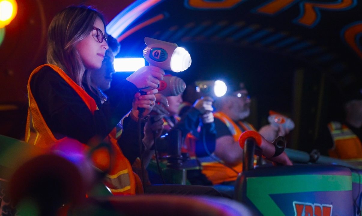 Entre as principais mudanças, estão novos veículos inspirados nas cores do universo de Buzz Lightyear