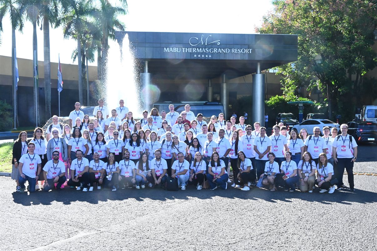 Time BeFly em frente ao Mabu Thermas Grand Resort, onde foi realizada a Convenção BeTogether