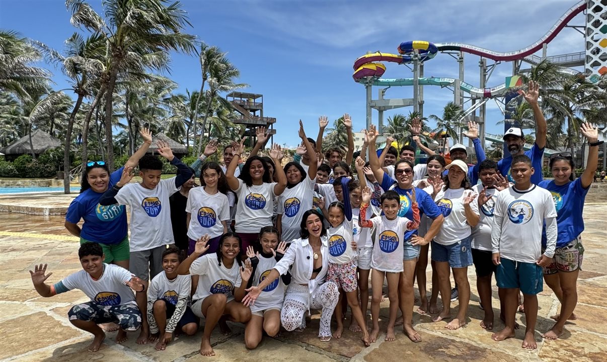 Crianças se divertem no Beach Park (CE)