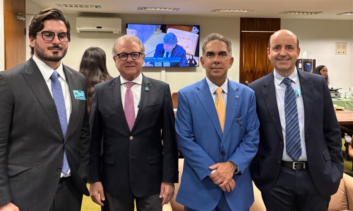 Leonardo Volpatti, advogado contratado pelas entidades do setor hoteleiro, Orlando de Souza, do Fohb, Sergio Gaspar Pereira, da ABIH Nacional, e Antonio Dias, da ABIH Nacional, ABIH-SP e Resorts Brasil