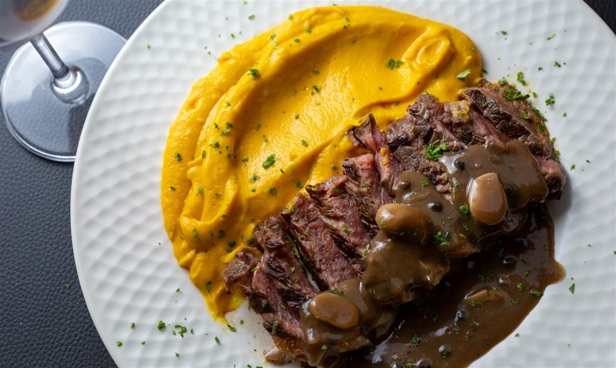Restaurante noPorto Gastrobar oferece o prato Batistuta, com bife ancho na parrilla e mousseline de abóbora, servido no almoço e jantar