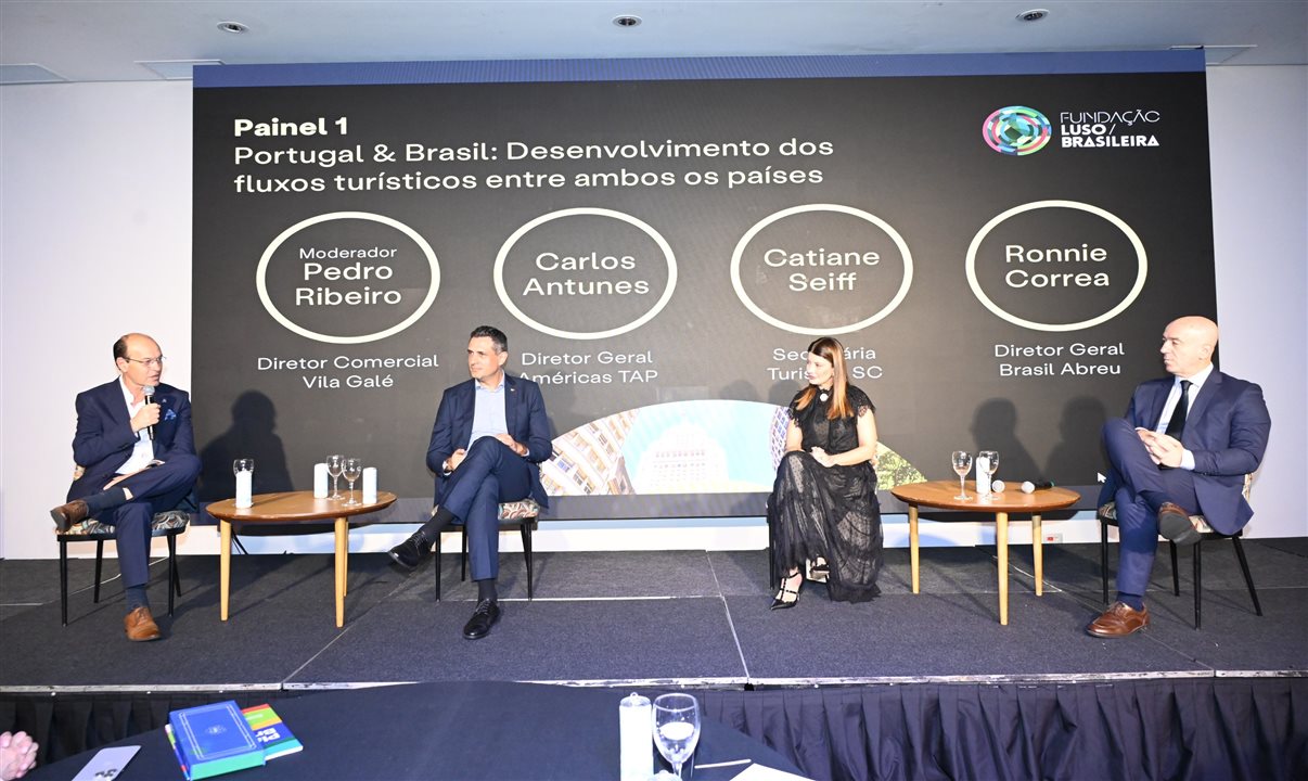 Pedro Ribeiro, do Vila Galé, Carlos Antunes, da Tap, Catiane Seif, do Turismo de Santa Catarina, e Ronnie Corrêa, da Abreu