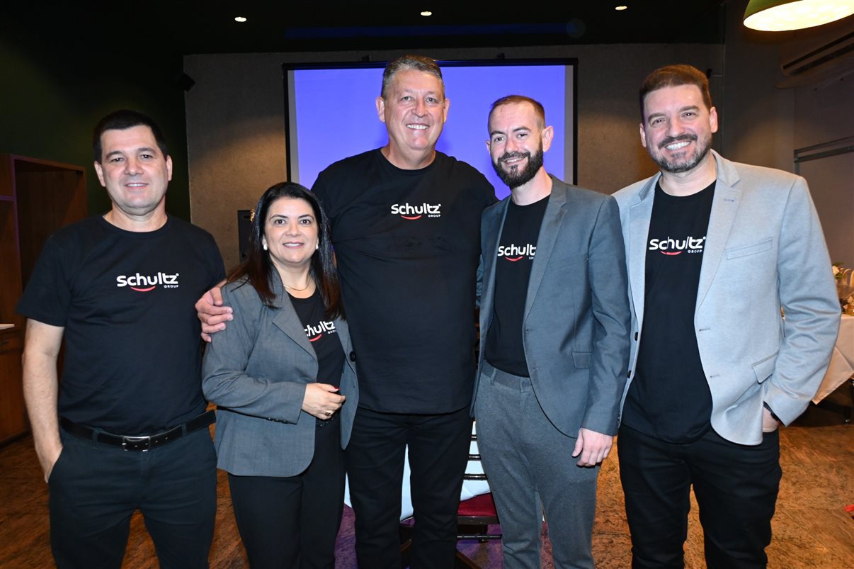 Luciano Bonfim, Aroldo Schultz, Ana Santana, Rafael Turra e Rodrigo Rodrigues, do Grupo Schultz