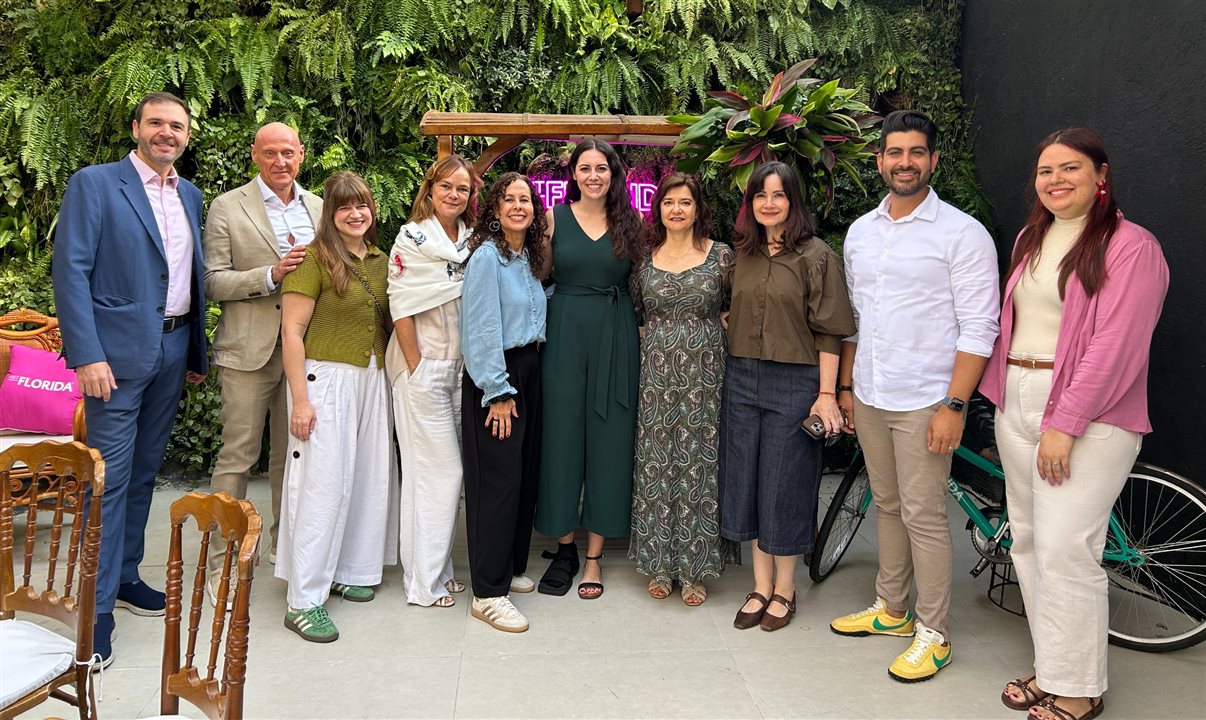 Denis Ribeiro e Thomas Drechsler, da Aviareps, Theresa Gallian, de Tampa Bay, Anadi Luchetti, do Experience Kissimmee, Aubrey Brown e Mitsi Goulias, do Visit Florida, Juliana Leveroni, do Experience Kissimmee, Eddie Delgado, de St. Pete-Clearwater, e Fabiana Andrade, de The Palm Beaches