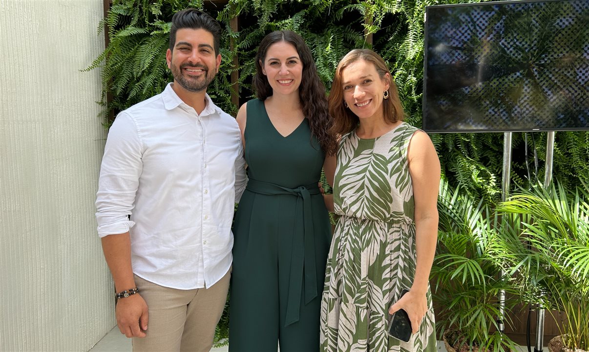 Eddie Delgado, de St. Pete-Clearwater, Aubrey Brown, do Visit Florida, e Luise Sanches, da Aviareps