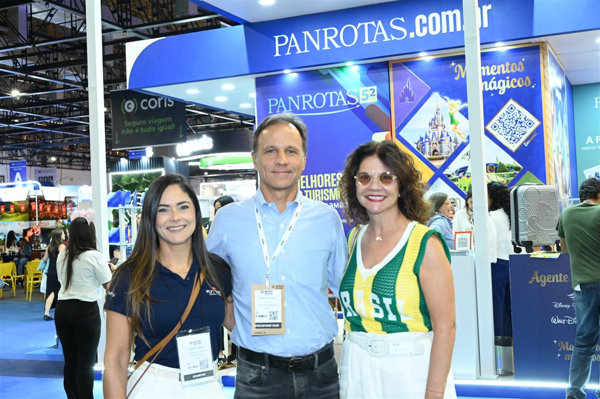 Danieli Dantas, da BeFly Travel, Roberto Roman e Danielle Roman, da Interamerican Network