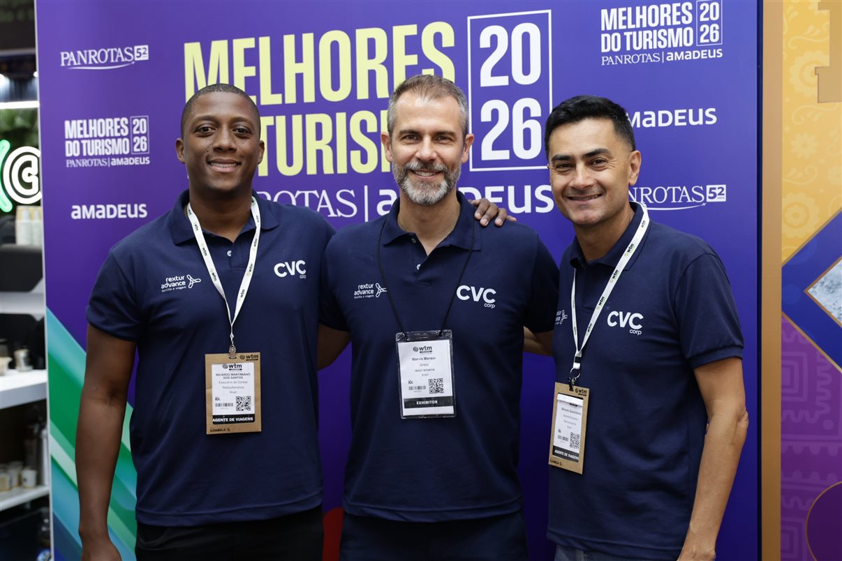 Ricardo Martimiano, Marvio Mansur e Marcelo Sacchitiello aproveitaram para celebrar o reconhecimento da Rextur Advance no  Melhores do Turismo PANROTAS Amadeus 2026 