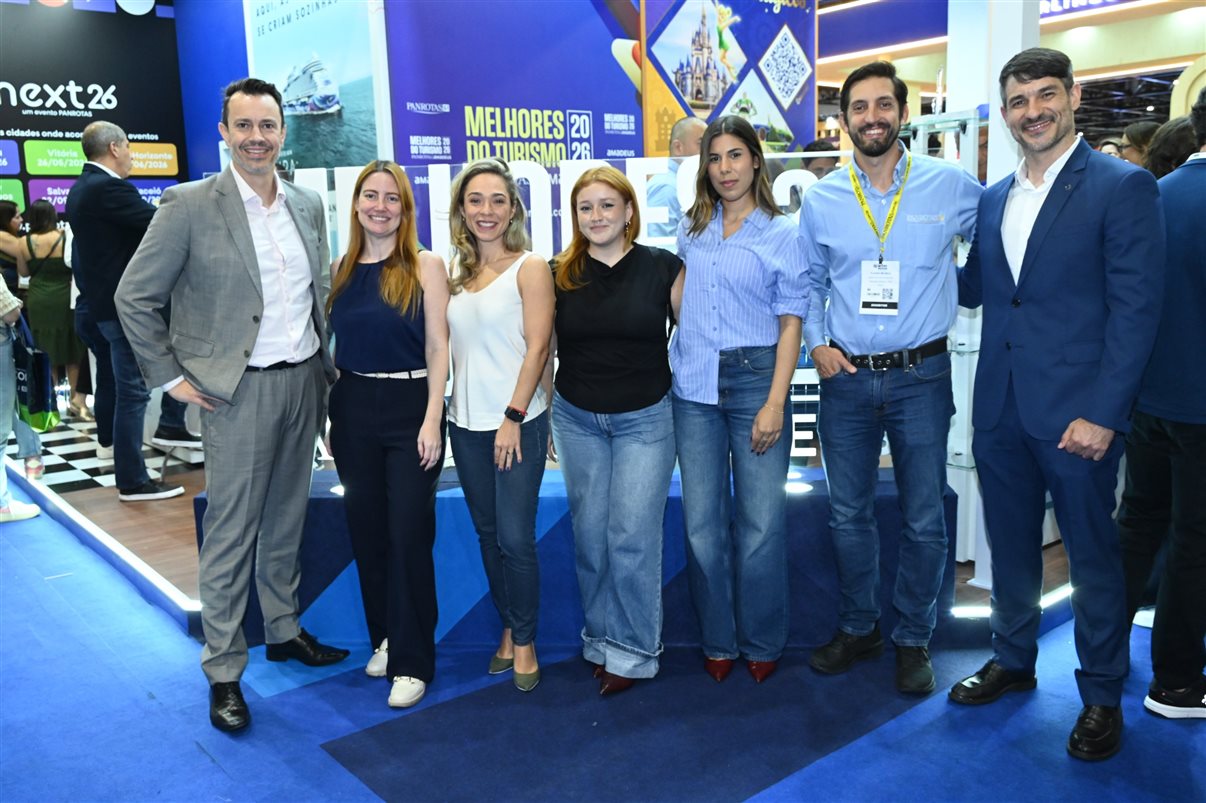 Eduardo Simões, Fernanda Zebral, Lívia Ribeiro, Beatriz Tosta e Daniela Lopes, da MSC, Flavio de Sica, da PANROTAS, e Ignacio Palacios, da MSC