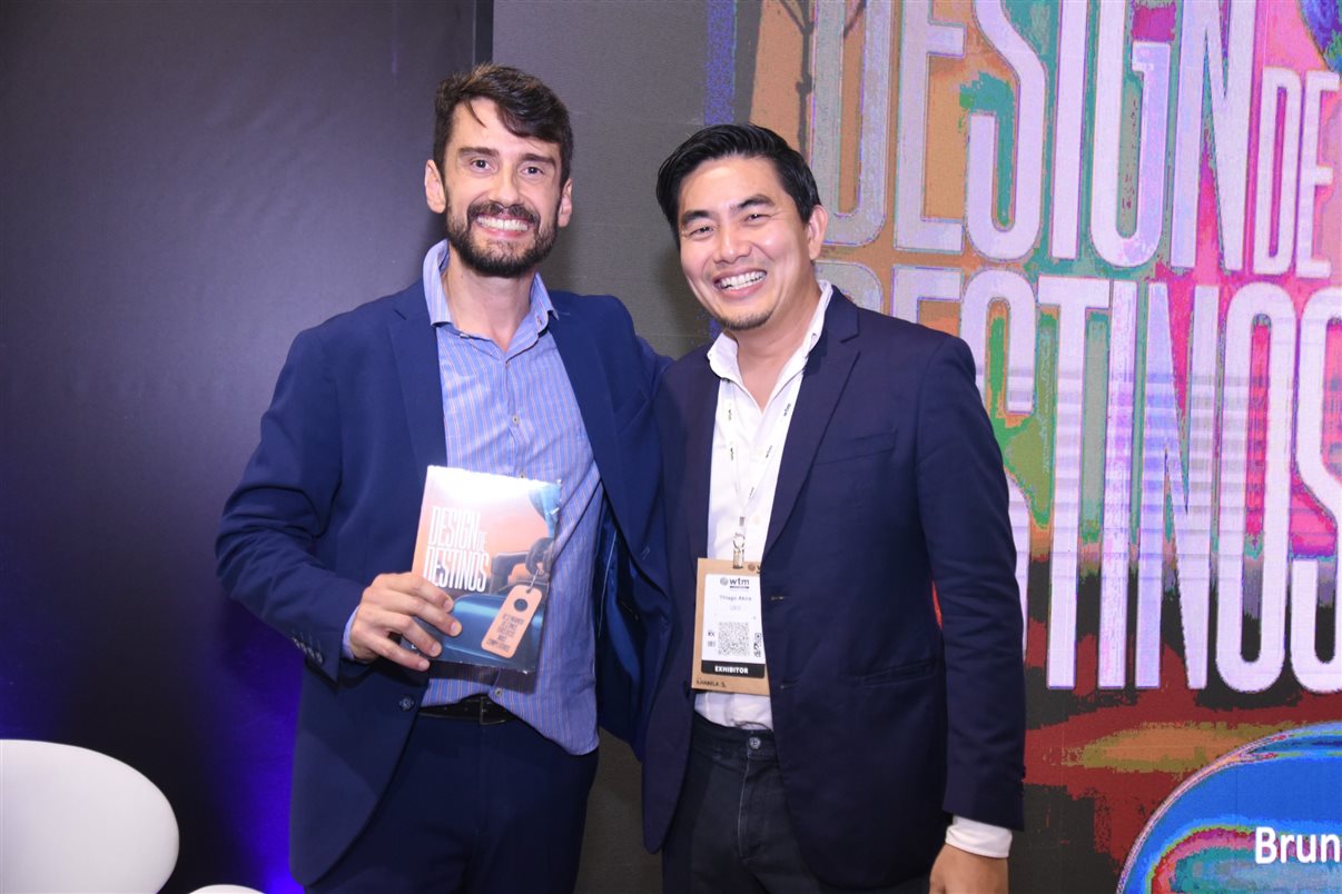 Bruno Wendling com o consultor de marketing Thiago Akira