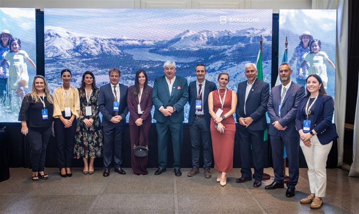 Comitiva de Bariloche e representantes do Consulado da Argentina
