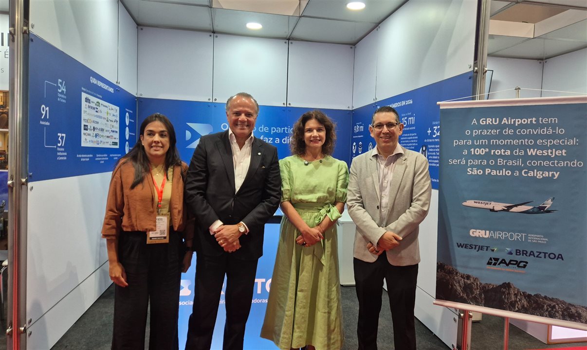 Claudia Bischachin, da WestJet, Claudio Ferreira, do GRU Airport, Danielle Roman, da Interamerican Network, e Fabiano Camargo, da Braztoa