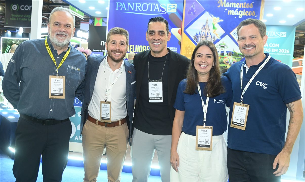 Artur Andrade, da PANROTAS, Danillo Barbizan, da Gol, Siderley Santos, do Arbaitman/Maringá, Aline Mafra, da Latam, e Renzo Mello, da CVC