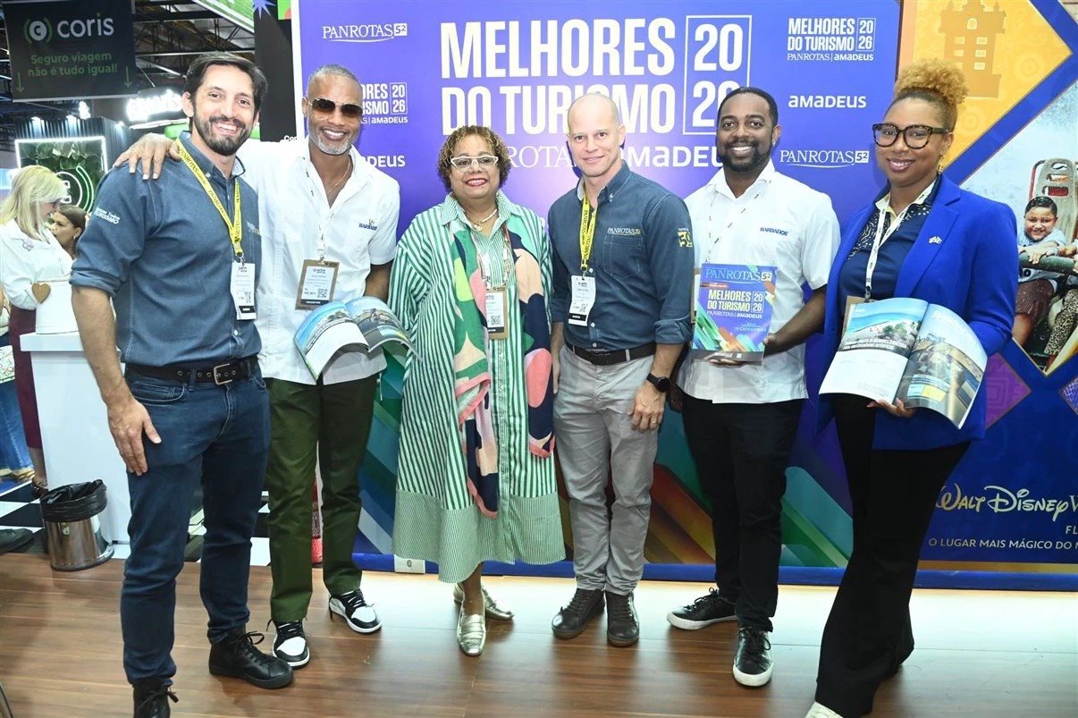 Corey Garrett, Cheryl Carter, Russell Banfield e Ashleigh Phillips, do Turismo de Barbados, com Flávio de Sica e José Guilherme Alcorta, da PANROTAS