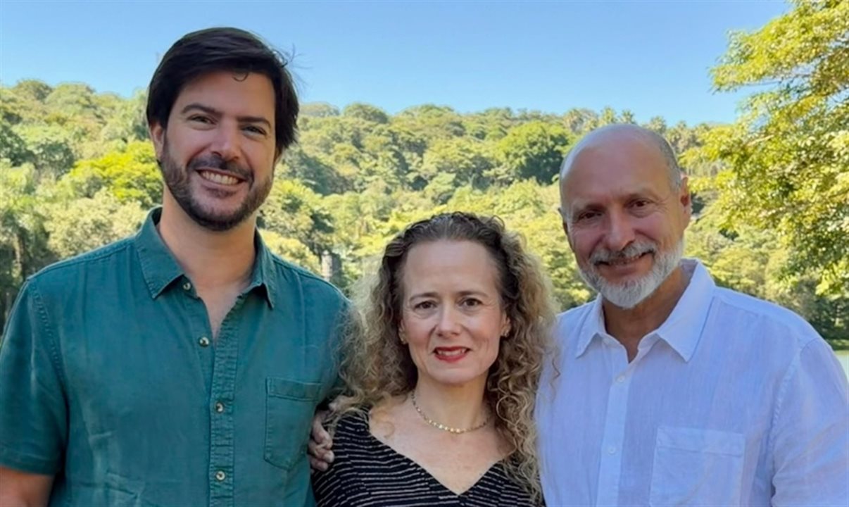 Pedro Treacher, do Grupo OCanto, Camilla Barretto e Roberto Klabin, da BLTA