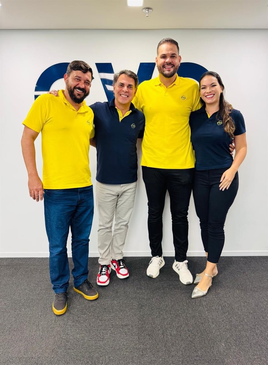 Daniel Almeida e Emerson Belan, da CVC Corp, com Júnior Lavor, novo máster franqueado da CVC no Ceará, e Ana Paula Lavor, esposa e sócia de Júnior