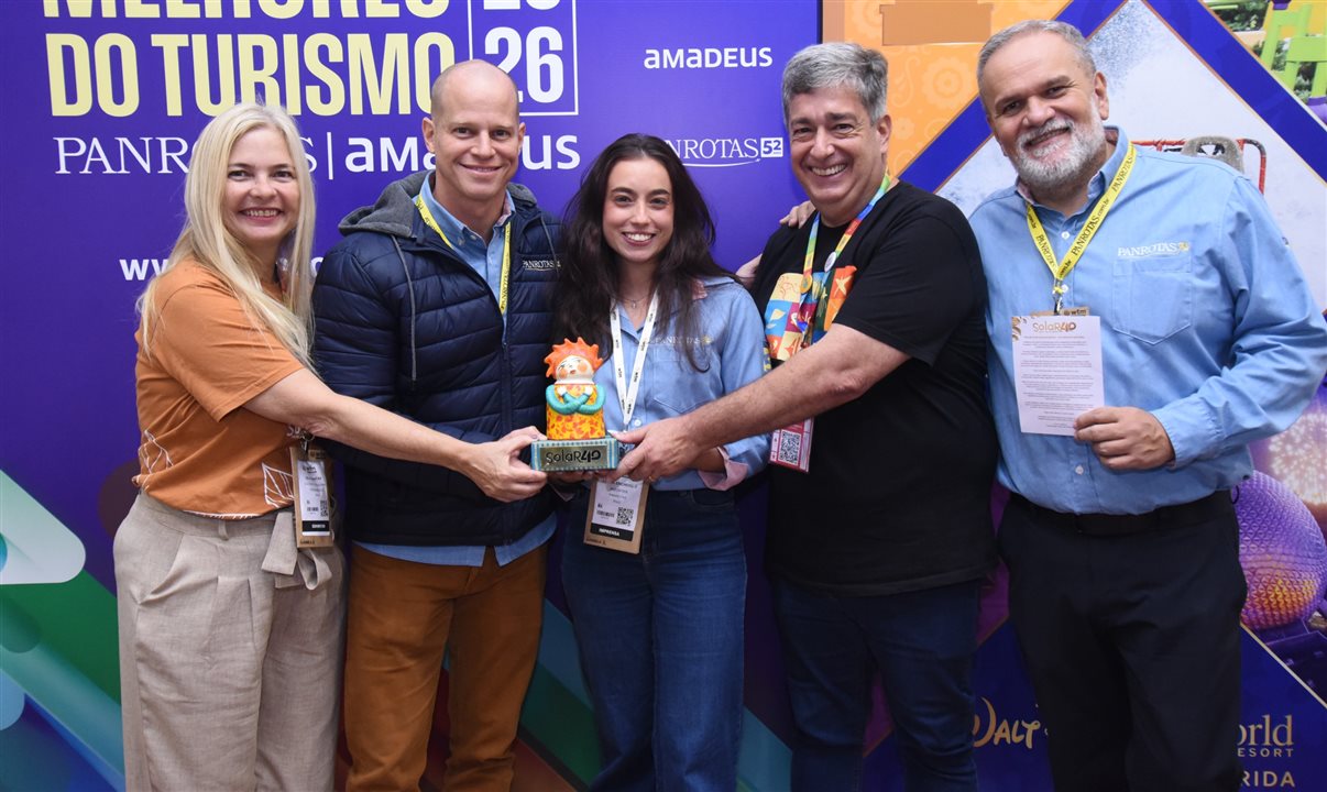 Leila Dantas, do Solar Porto de Galinhas, José Guilherme Alcorta e Laura Enchioglo, da PANROTAS, Otaviano Maroja, do Solar Porto de Galinhas, e Artur Luiz Andrade, da PANROTAS