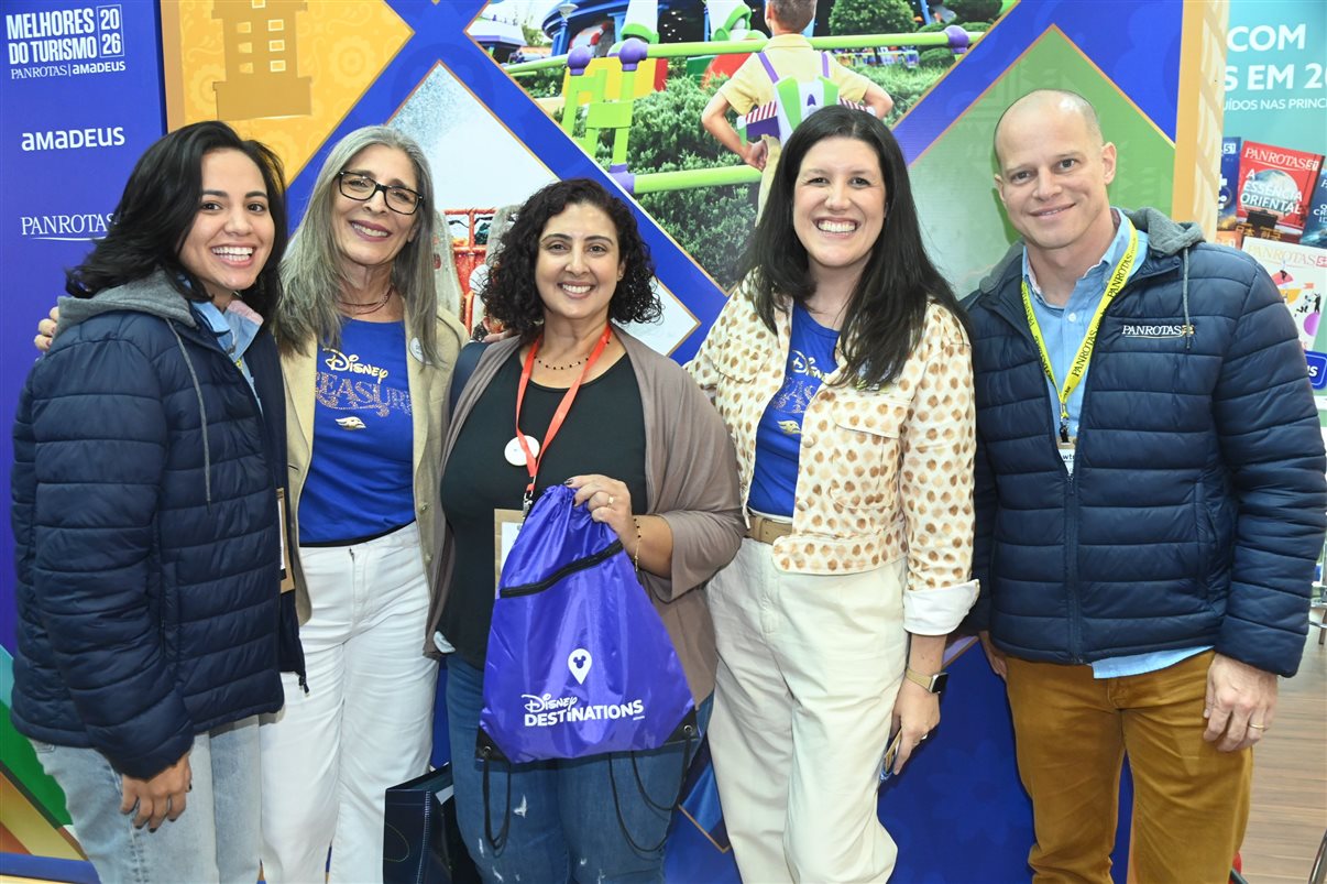 Samella Marinho e José Guilherme Alcorta, da PANROTAS, com Deborah Baldin e Bruna Bertozzo, da Disney Destinations, e Jussara Beraldes, da Innovati