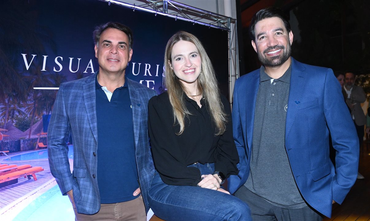 Emerson Belan, da CVC Corp, com Amanda Zeni e Hugo Lagares, da Visual Turismo Prime, no lançamento oficial da célula de luxo