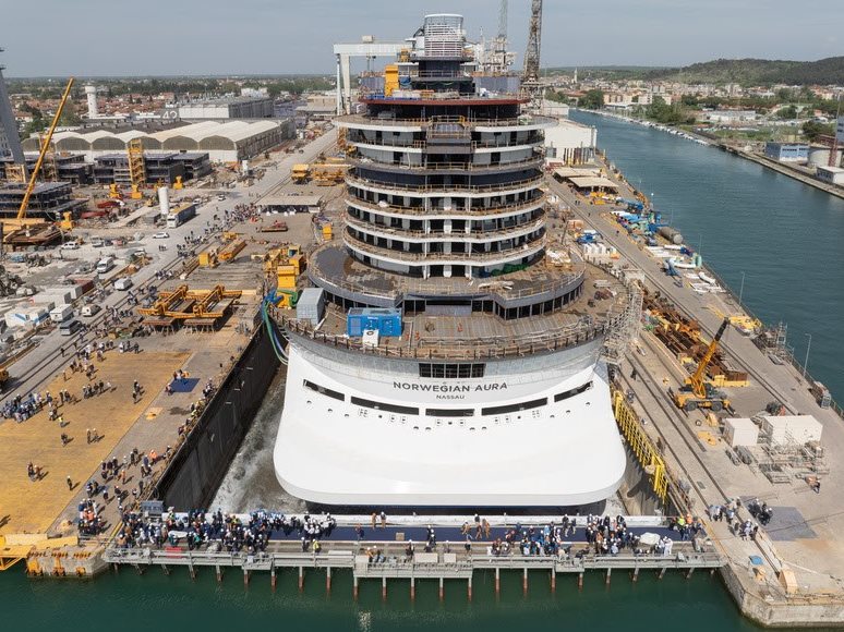 Norwegian Aura flutua pela primeira vez